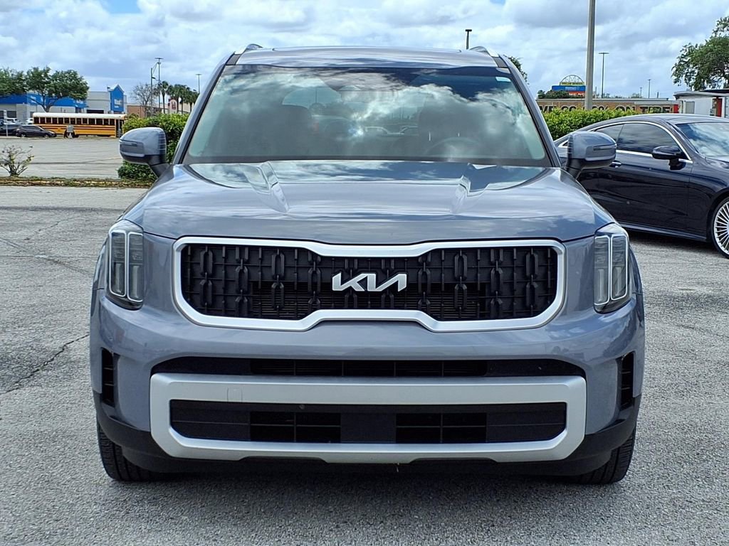 Used 2024 Kia Telluride EX w/ EX Captain's Chair Package FWD image 2