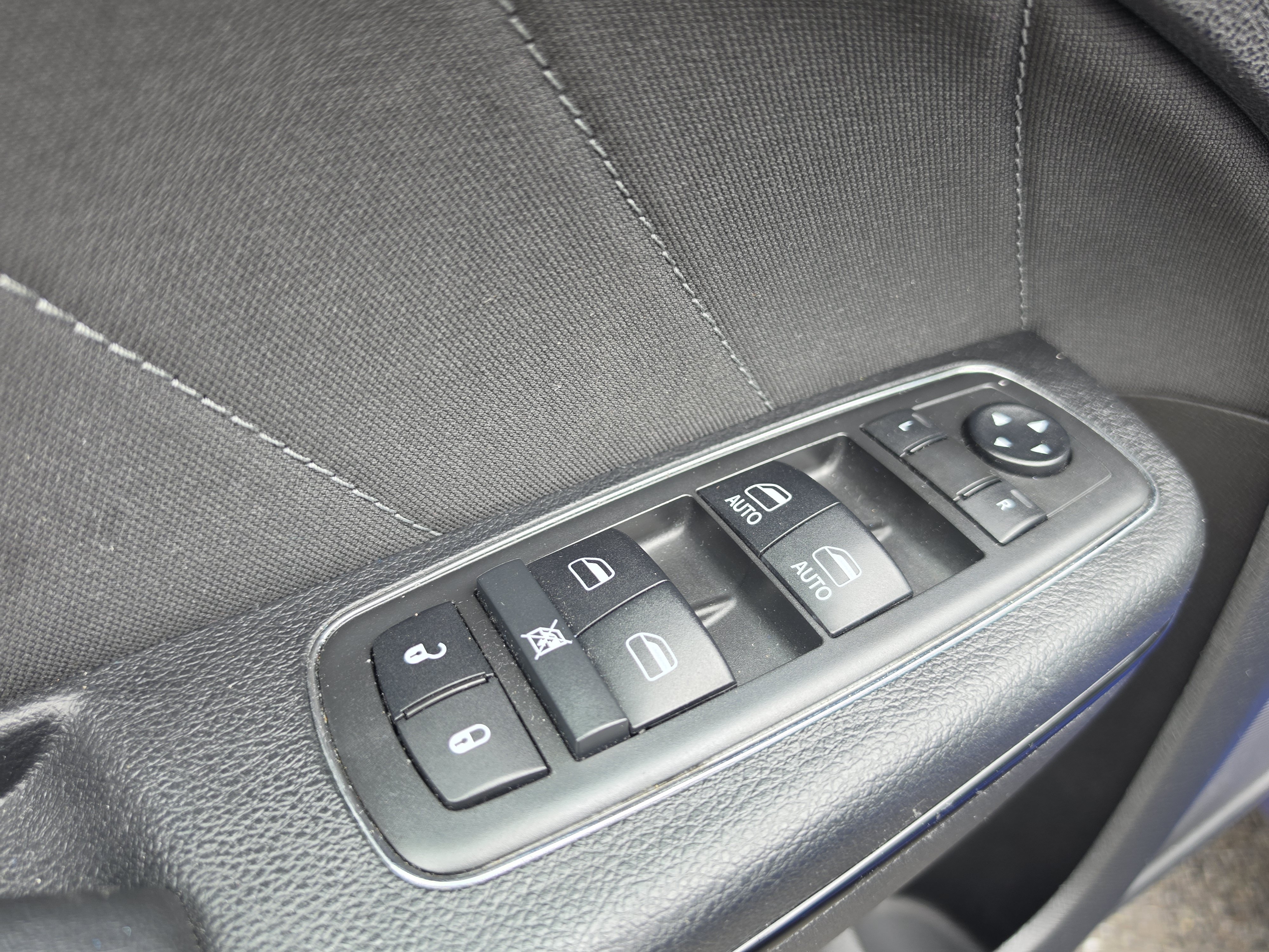 Used 2019 Dodge Charger SXT w/ Blacktop Package AWD/4WD image 16