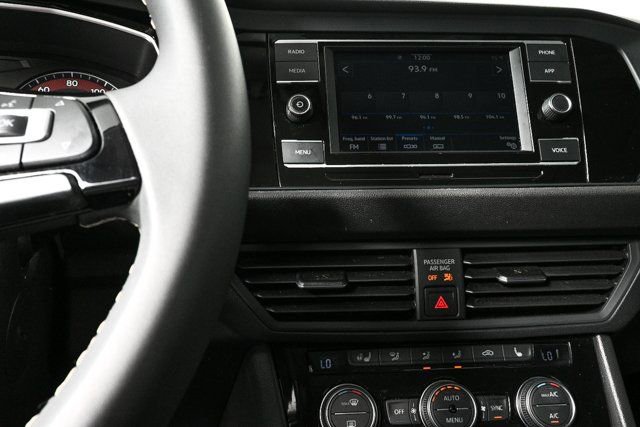 Used 2021 Volkswagen Jetta SE image 12