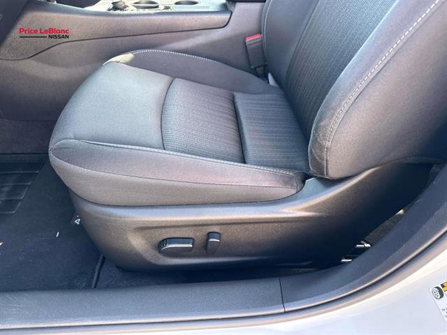 Used 2025 Nissan Altima 2.5 SV FWD image 32