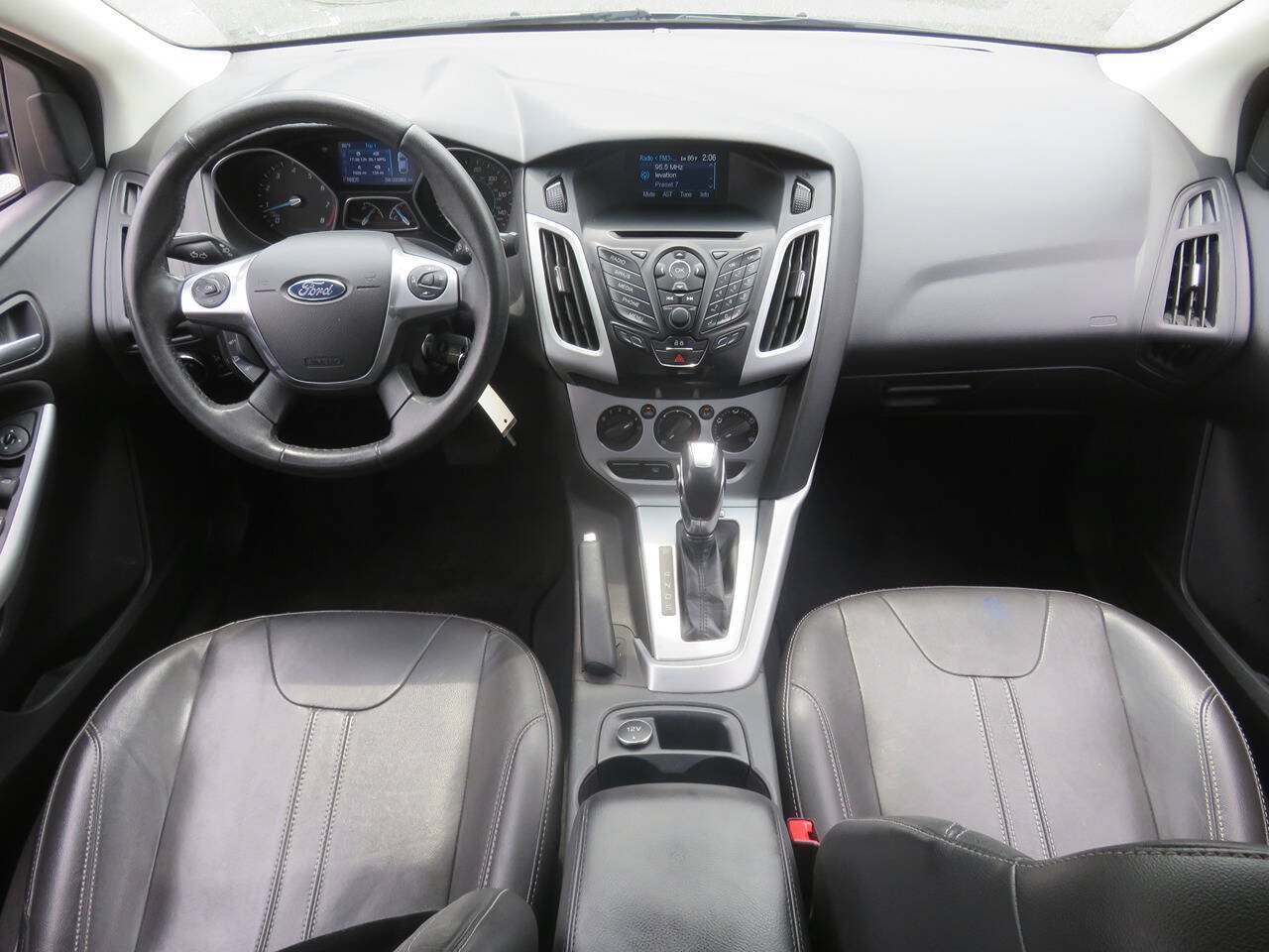 Used 2014 Ford Focus SE w/ Equipment Group 201A FWD image 12