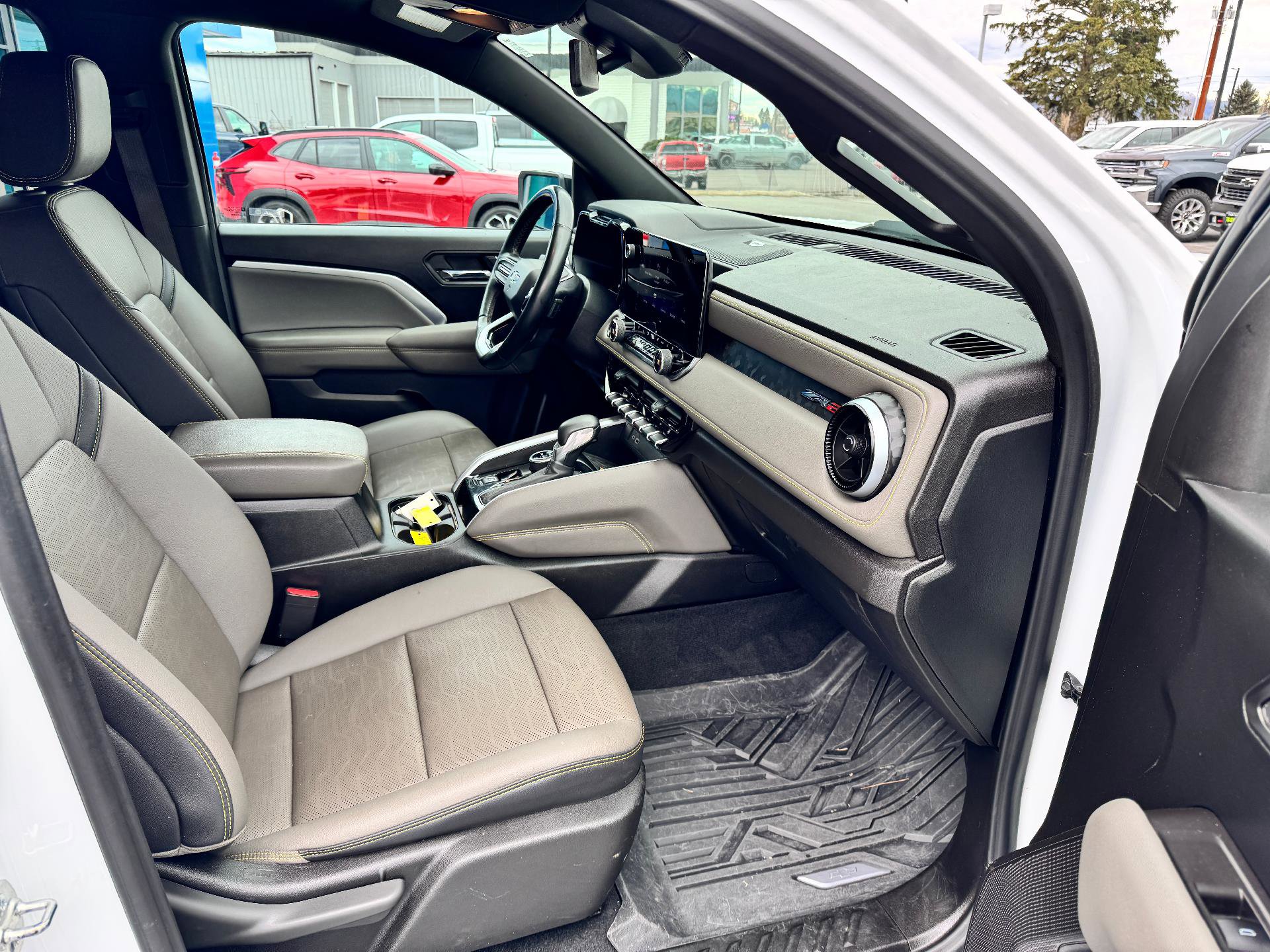 Used 2024 Chevrolet Colorado ZR2 w/ ZR2 Convenience Package III image 16