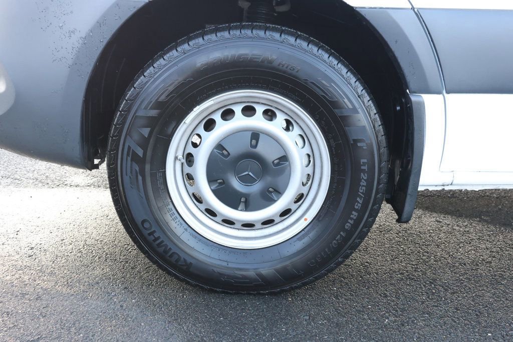 Used 2025 Mercedes-Benz Sprinter 2500 image 9