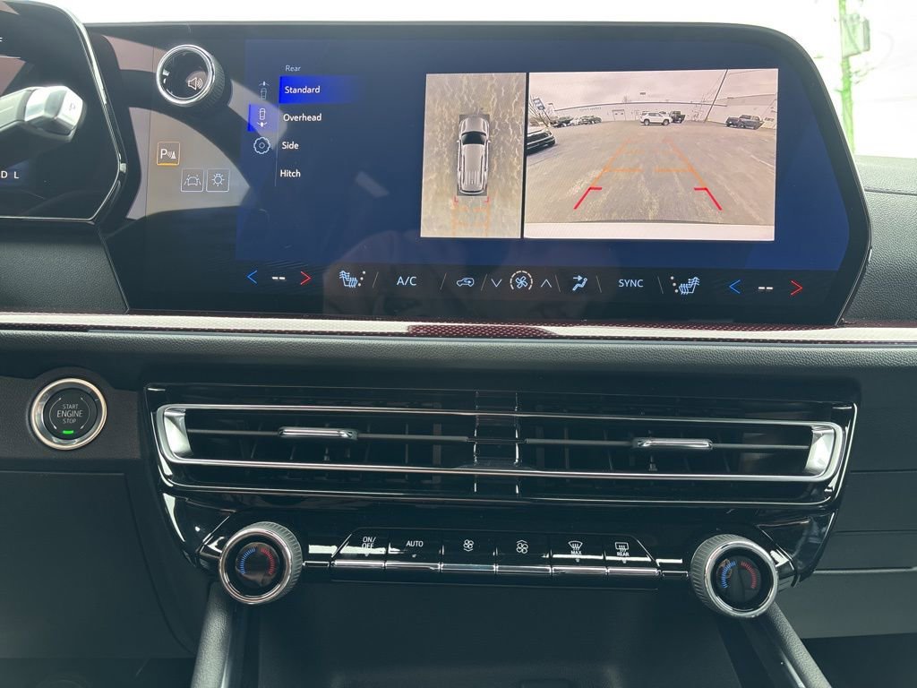 New 2026 Chevrolet Traverse Z71 w/ Driver Confidence Package image 19