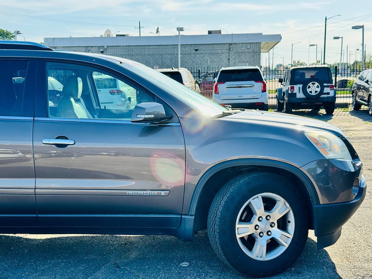 Used 2008 GMC Acadia SLT w/ Convenience Package FWD image 2