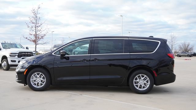 New 2026 Chrysler Pacifica Select FWD image 6