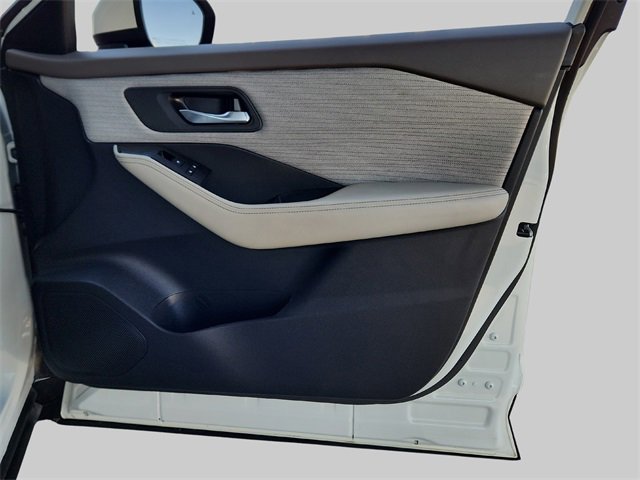 Used 2023 Nissan Rogue SV image 27