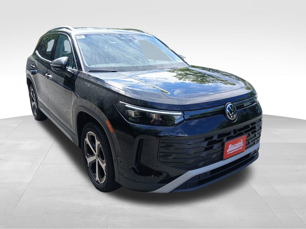 New 2025 Volkswagen Tiguan SE image 7