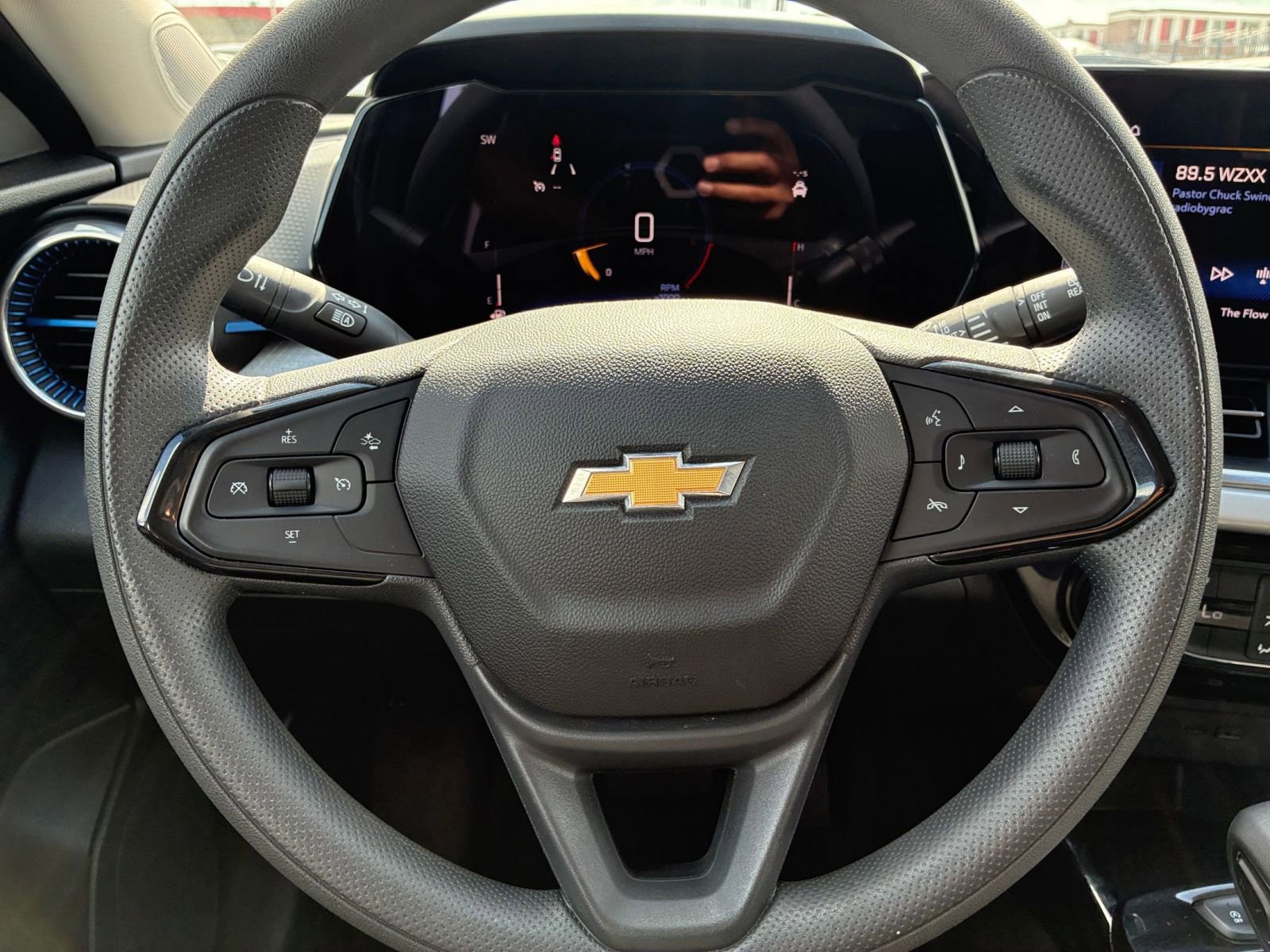 Used 2025 Chevrolet Trax LT FWD image 21
