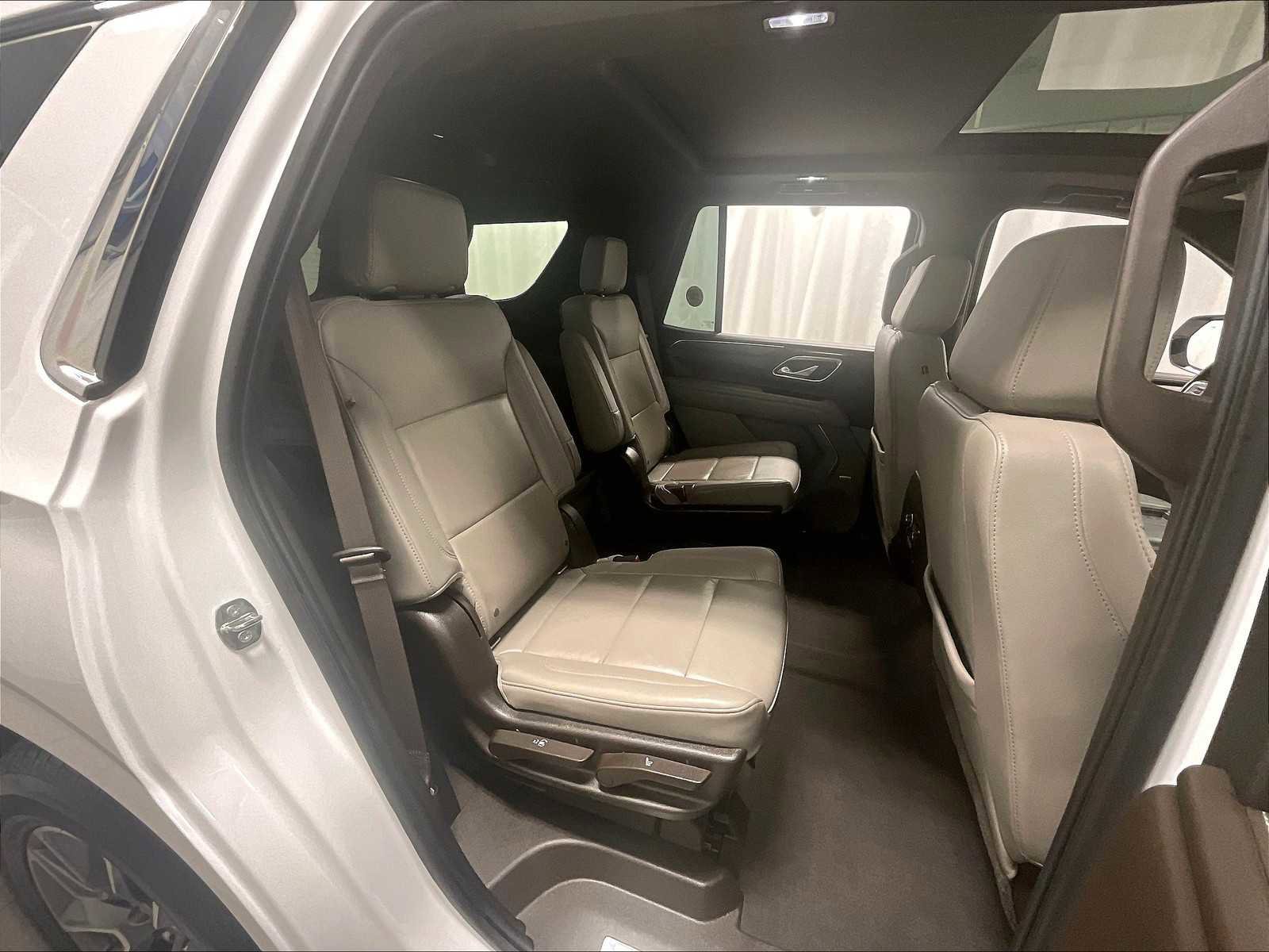 Used 2021 Chevrolet Tahoe LT w/ LT Signature Package image 16