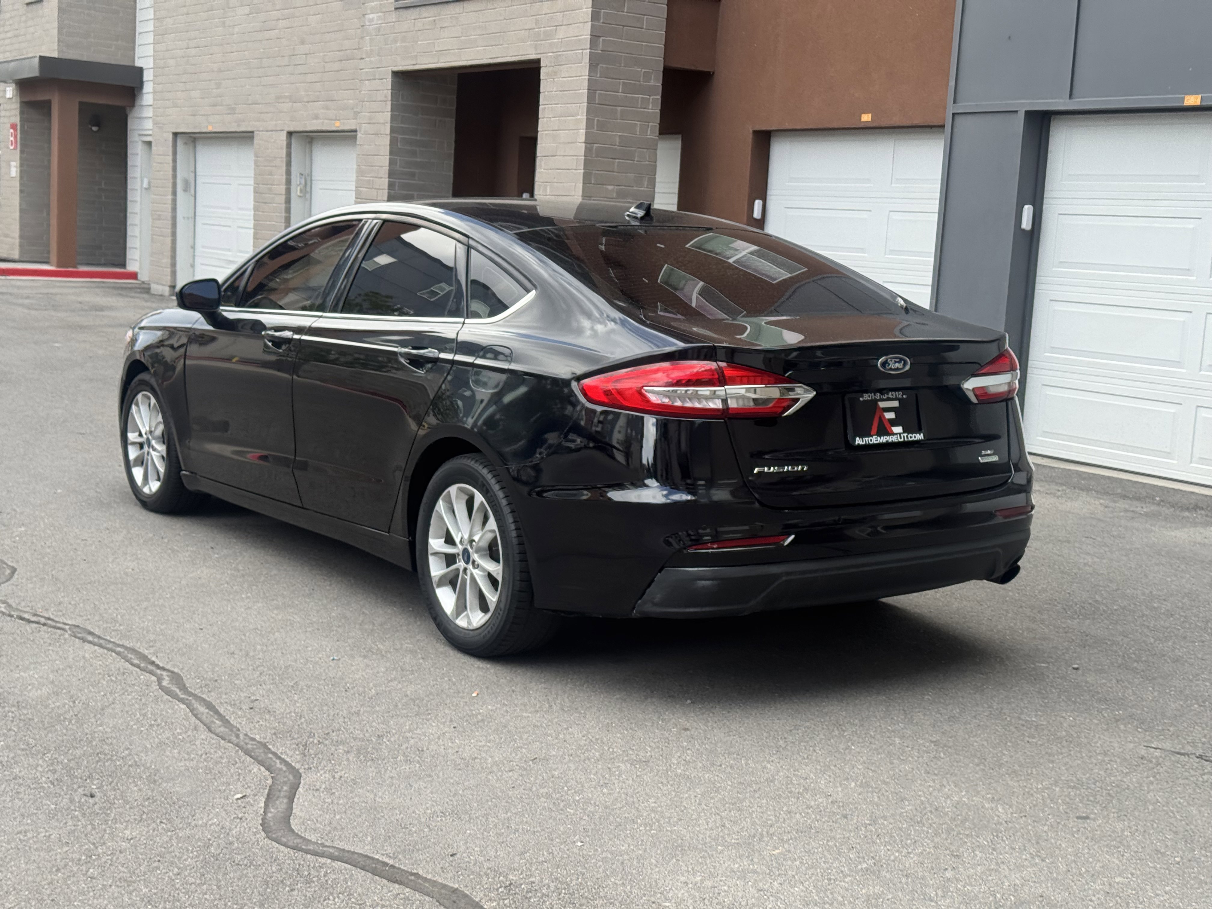 Used 2020 Ford Fusion SE image 3