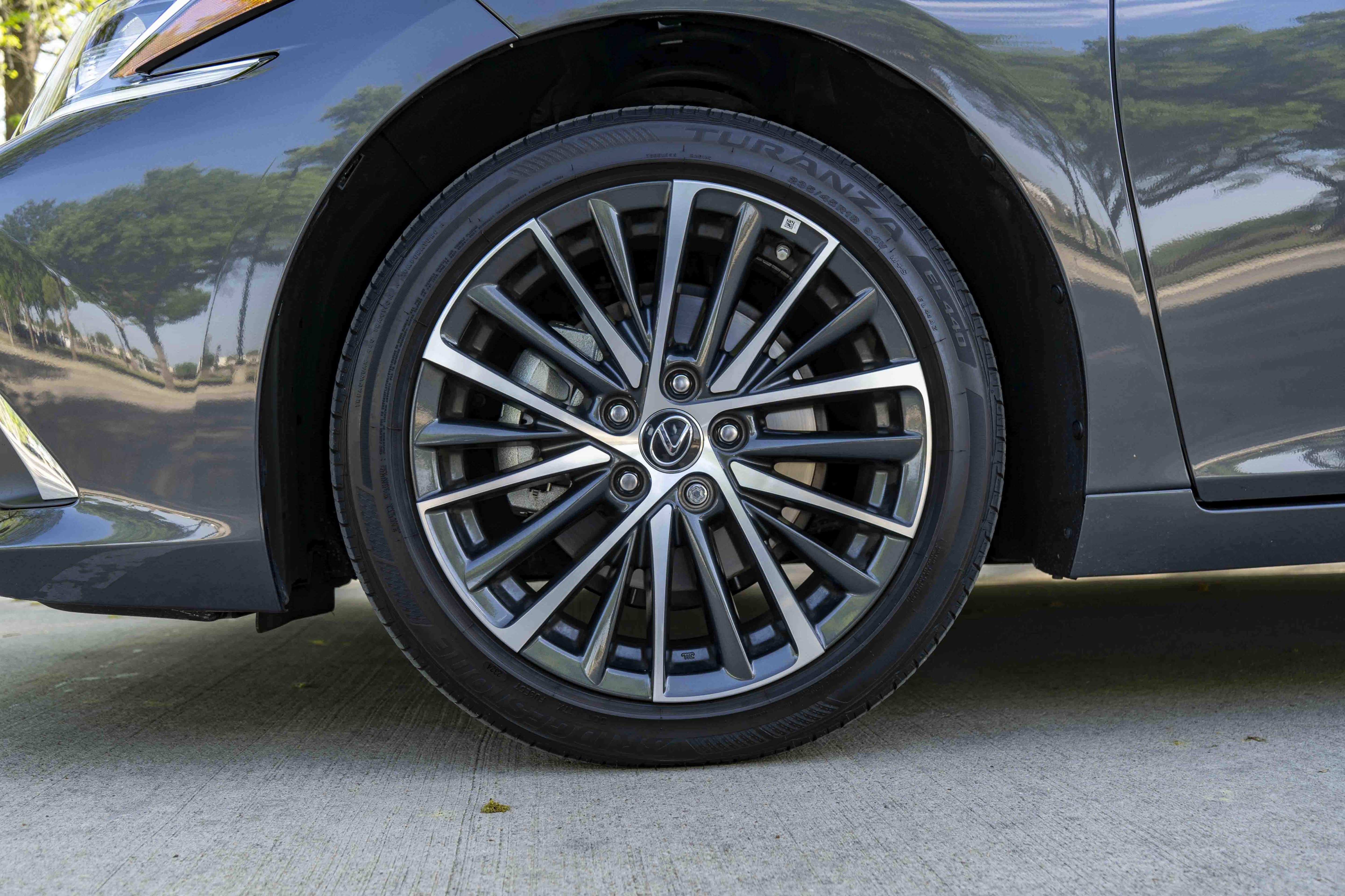 Used 2025 Lexus ES 300h w/ Premium Package image 14