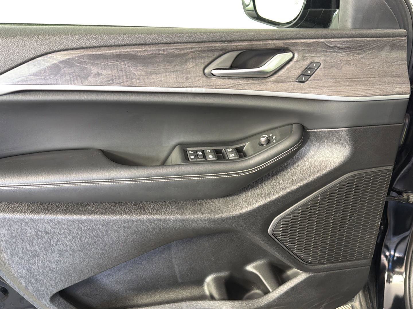 Used 2024 Jeep Grand Cherokee Limited AWD/4WD image 26