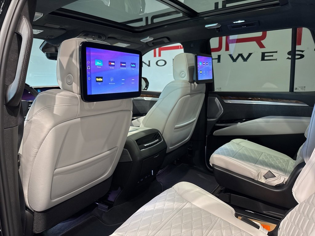 Used 2026 Cadillac Escalade Platinum Sport w/ LPO, ONYX Package image 30