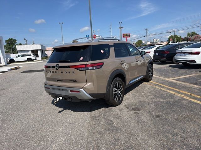 Used 2024 Nissan Pathfinder Platinum w/ Black Appearance Package AWD/4WD image 4