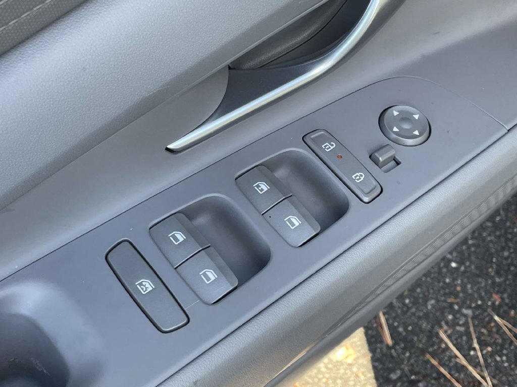 New 2025 Hyundai Elantra SE FWD image 14