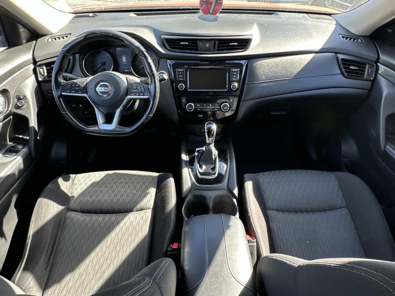 Used 2020 Nissan Rogue SV FWD image 11