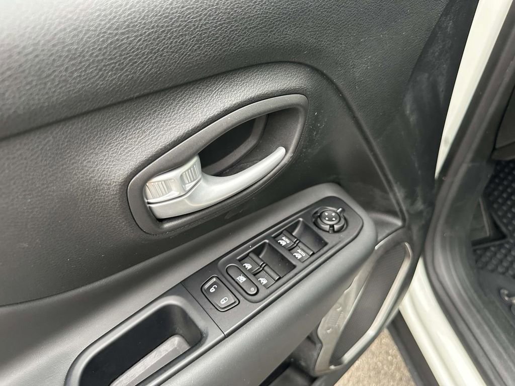 Used 2023 Jeep Renegade Limited w/ Sun/Sound Group image 18