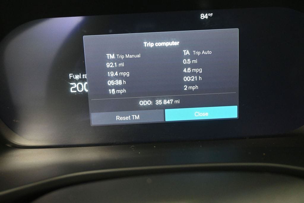 Used 2023 Volvo XC40 B4 Core FWD image 10