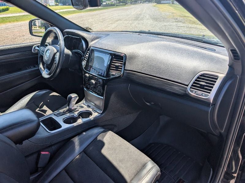 Used 2020 Jeep Grand Cherokee Altitude AWD/4WD image 33