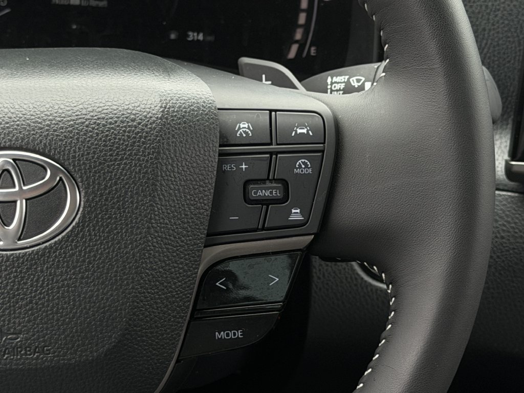 Used 2025 Toyota Camry SE FWD image 16