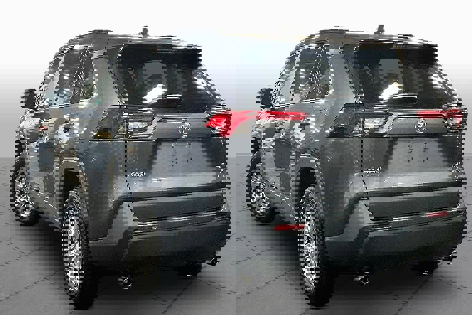 Used 2025 Toyota RAV4 XLE AWD/4WD image 12