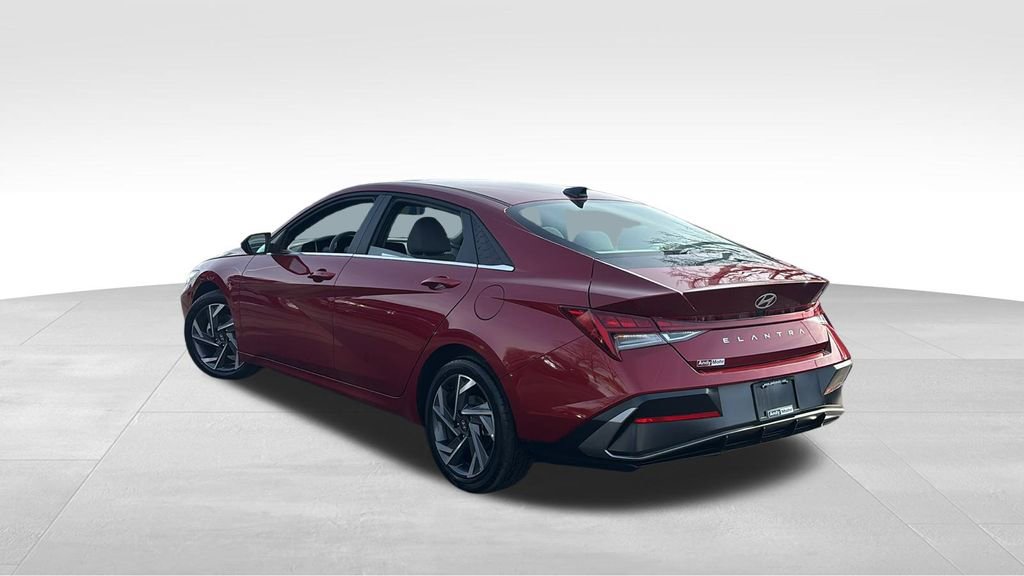 Used 2025 Hyundai Elantra SEL image 5