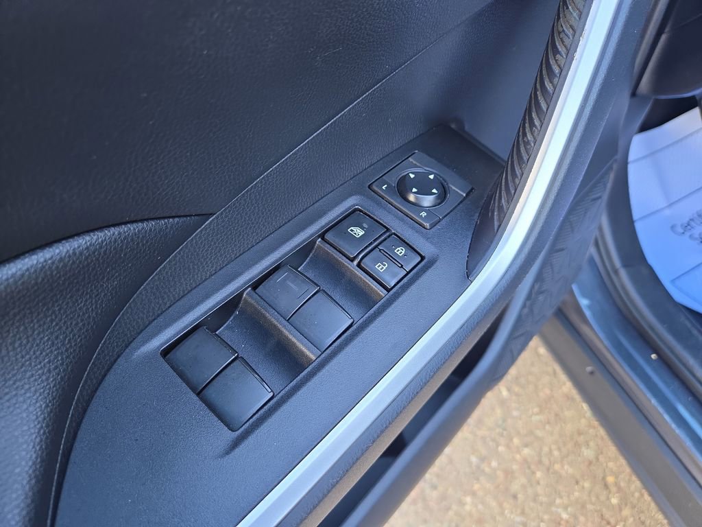 Used 2019 Toyota RAV4 XLE FWD image 13