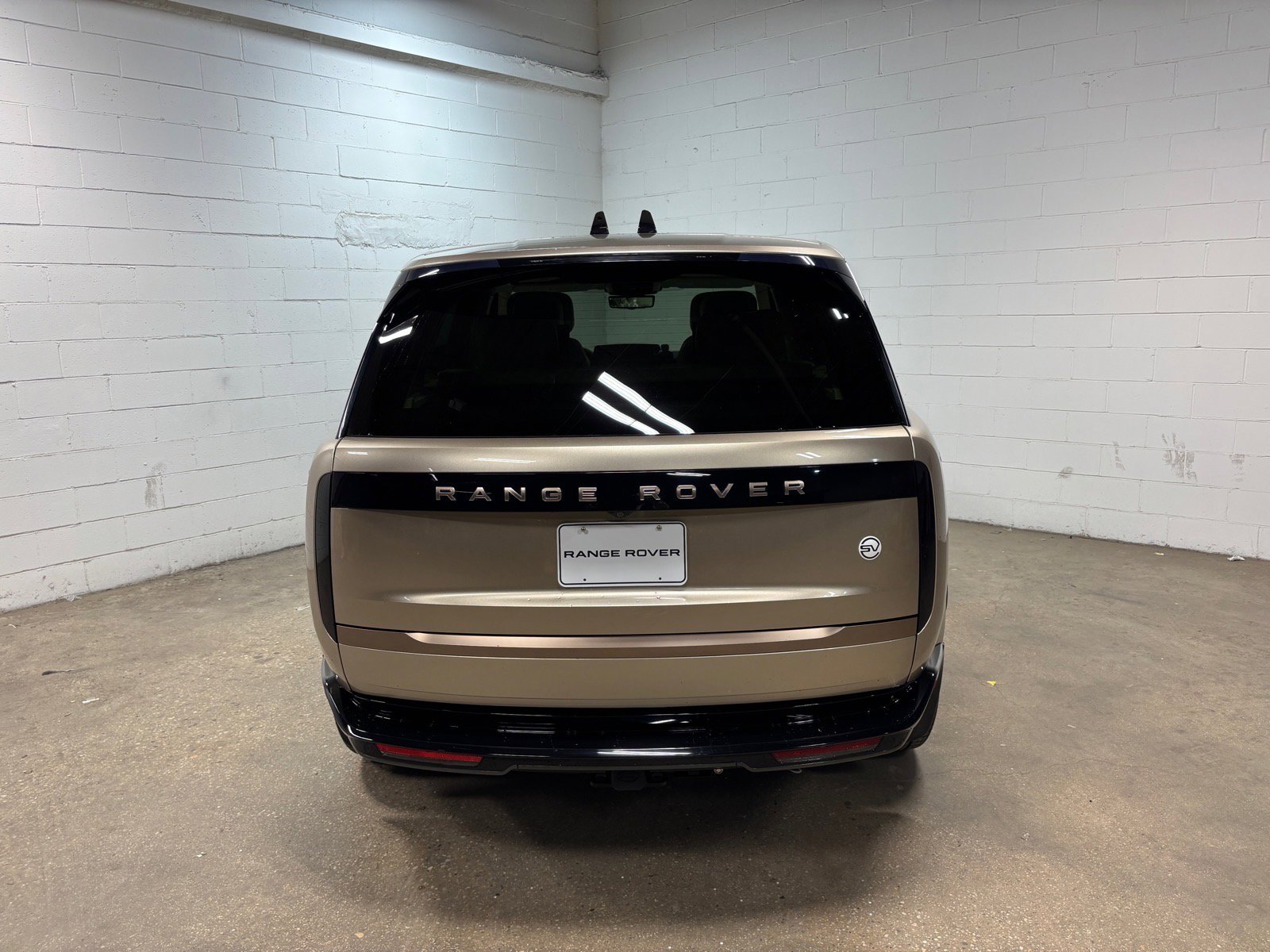 Used 2023 Land Rover Range Rover SV AWD/4WD image 8