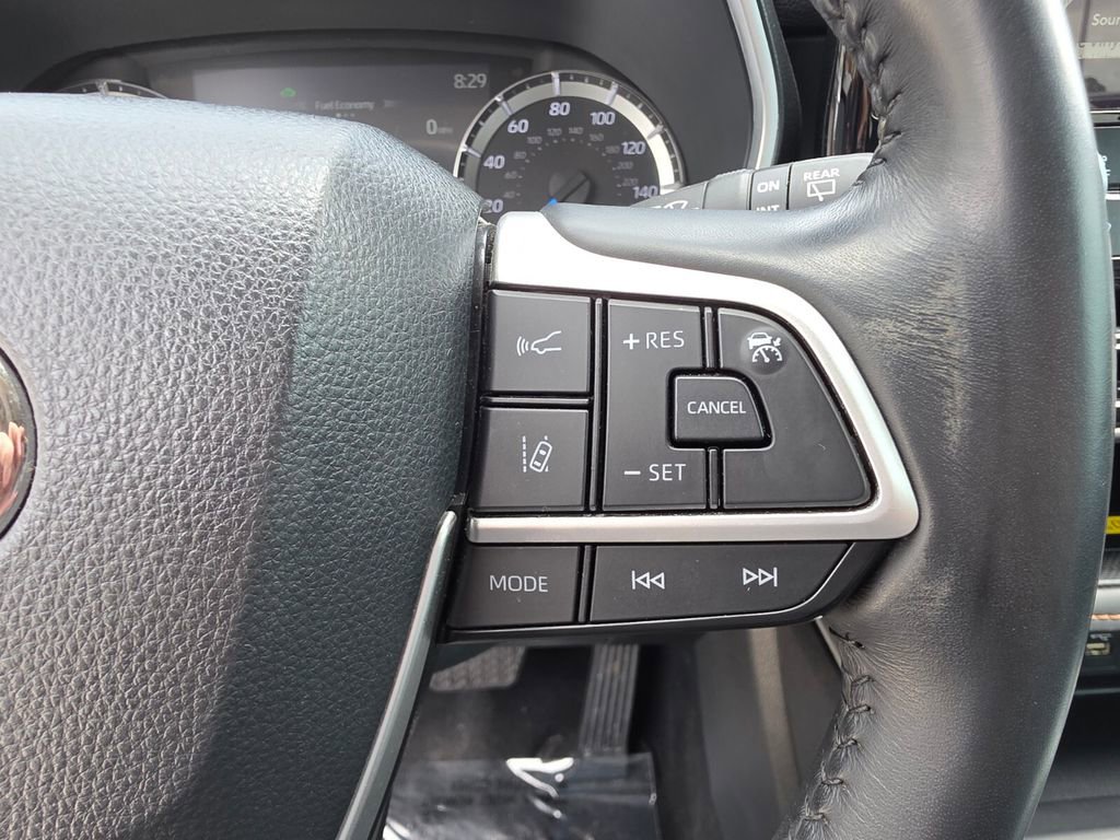 Used 2023 Toyota Highlander Bronze Edition image 31