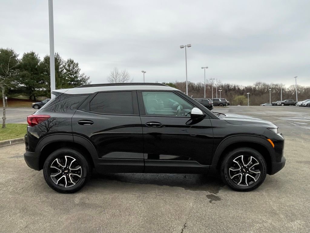 Used 2021 Chevrolet TrailBlazer ACTIV w/ Technology Package image 2