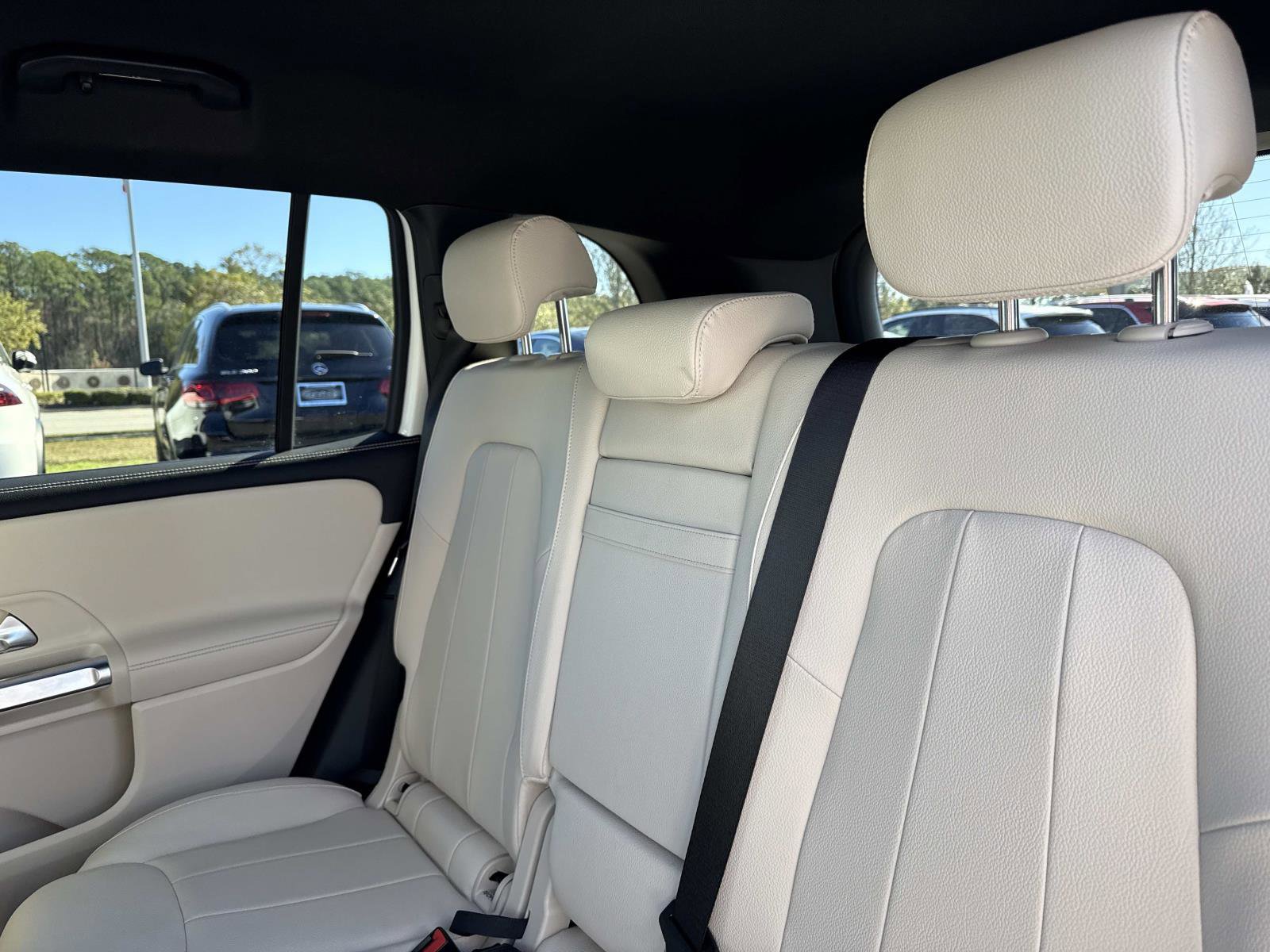 Used 2025 Mercedes-Benz GLB 250 image 16