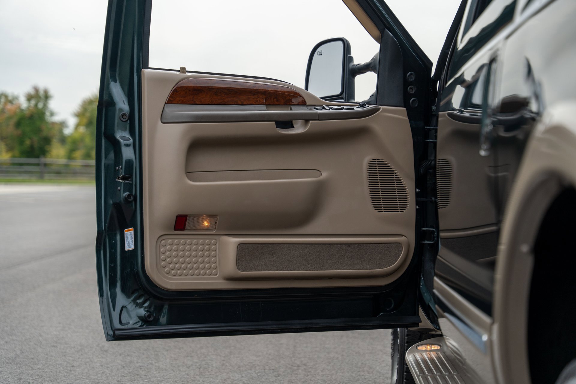 Used 2002 Ford Excursion Limited image 29