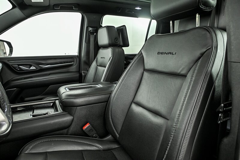 Used 2021 GMC Yukon XL Denali w/ Denali Premium Package AWD/4WD image 16