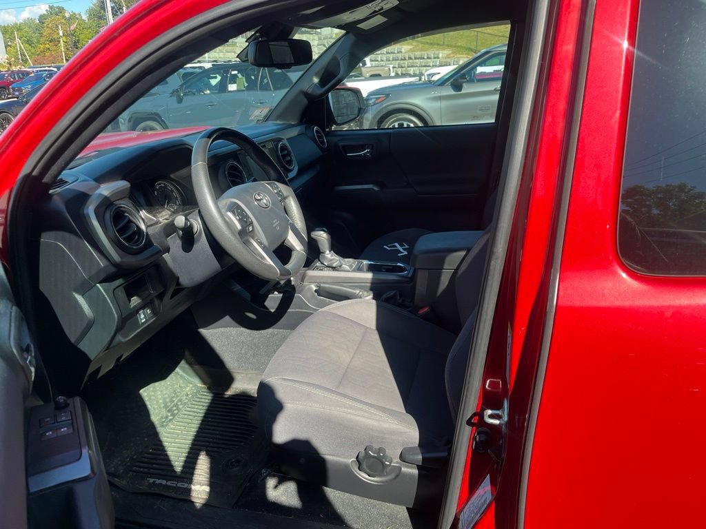 Used 2019 Toyota Tacoma TRD Sport AWD/4WD image 6