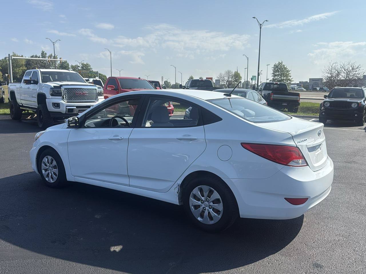Used 2015 Hyundai Accent GLS FWD image 3