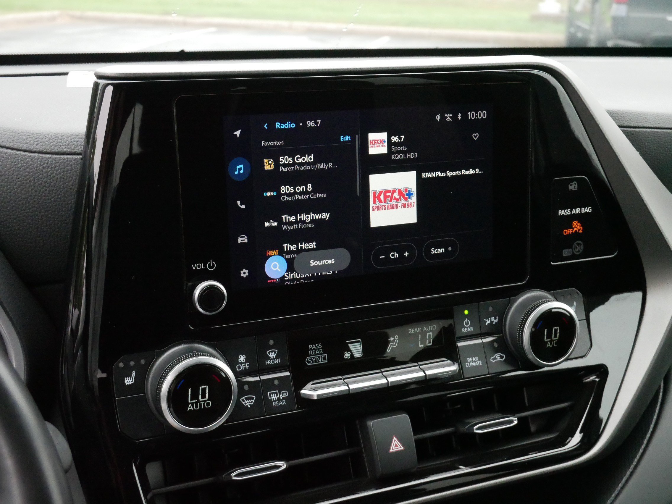 Used 2024 Toyota Highlander XLE AWD/4WD image 22