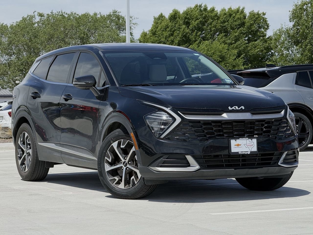 Used 2024 Kia Sportage EX FWD image 2