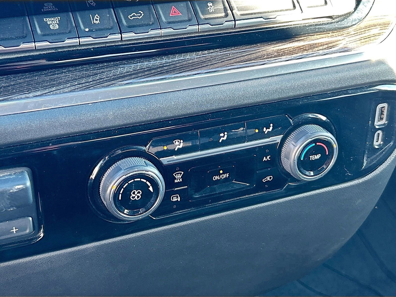 Used 2024 Chevrolet Silverado 2500 LT w/ Z71 Off-Road Package image 21