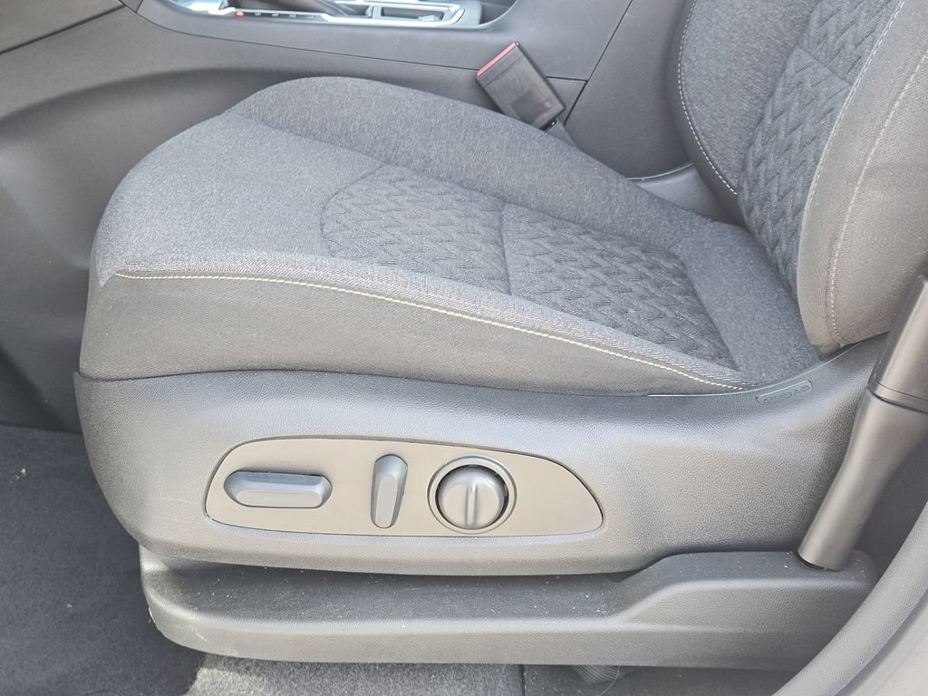 Used 2023 Chevrolet Equinox LT FWD image 25