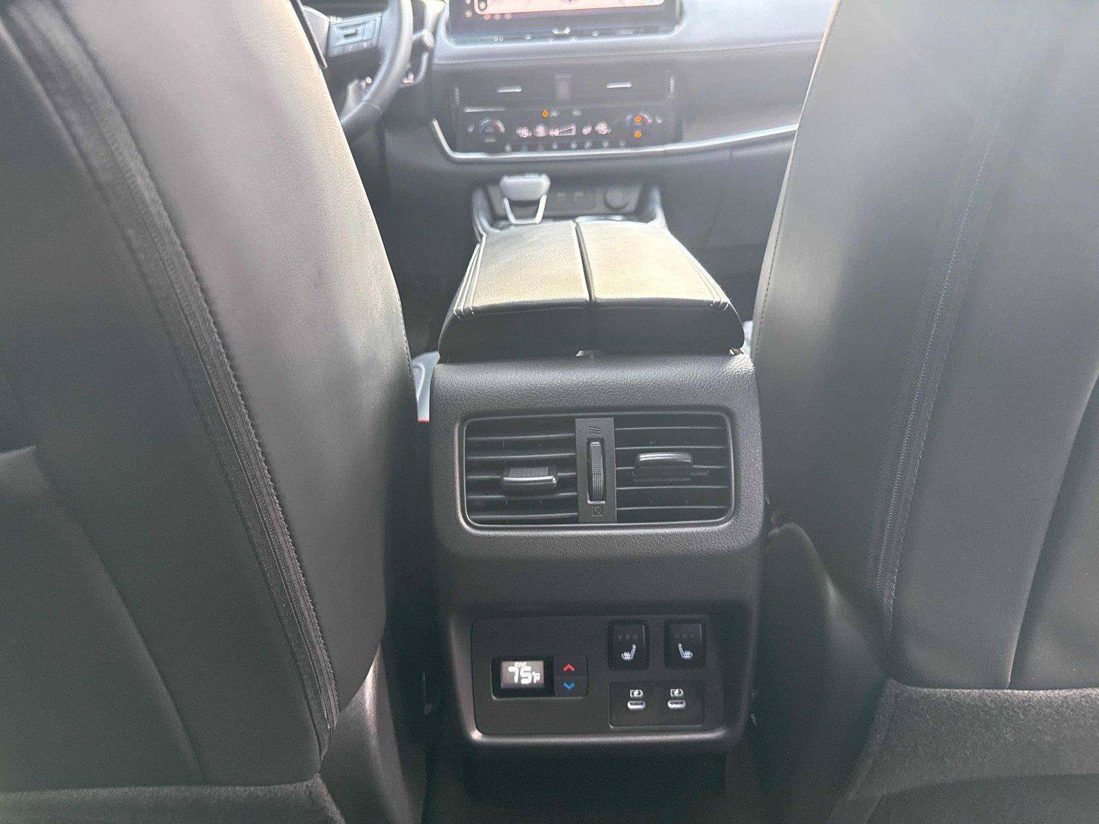 Used 2025 Nissan Rogue Platinum w/ Platinum Premium Package FWD image 30