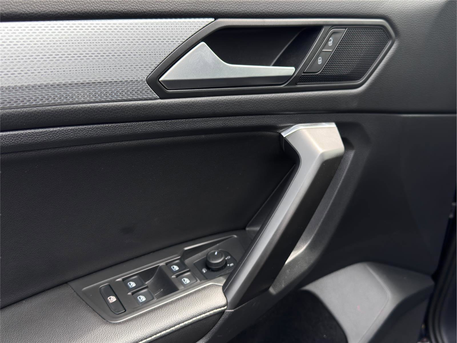 Used 2022 Volkswagen Tiguan S image 8