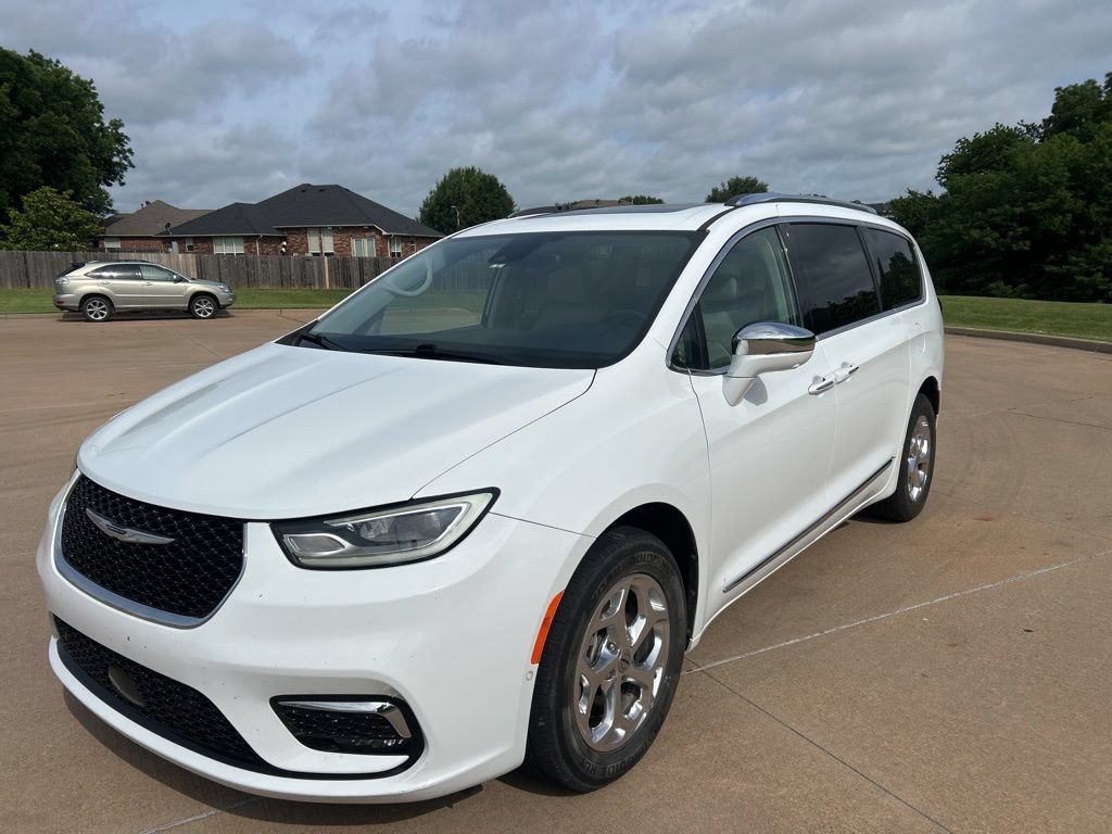 Used 2021 Chrysler Pacifica Limited w/ Premium & Safety Sphere Group AWD/4WD image 1