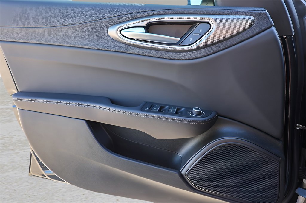New 2025 Alfa Romeo Giulia w/ Driving Assist Package image 17
