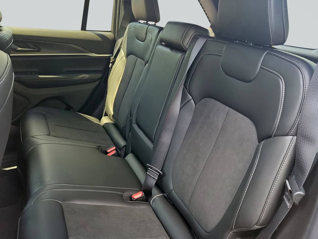 New 2026 Jeep Grand Cherokee Altitude RWD image 28