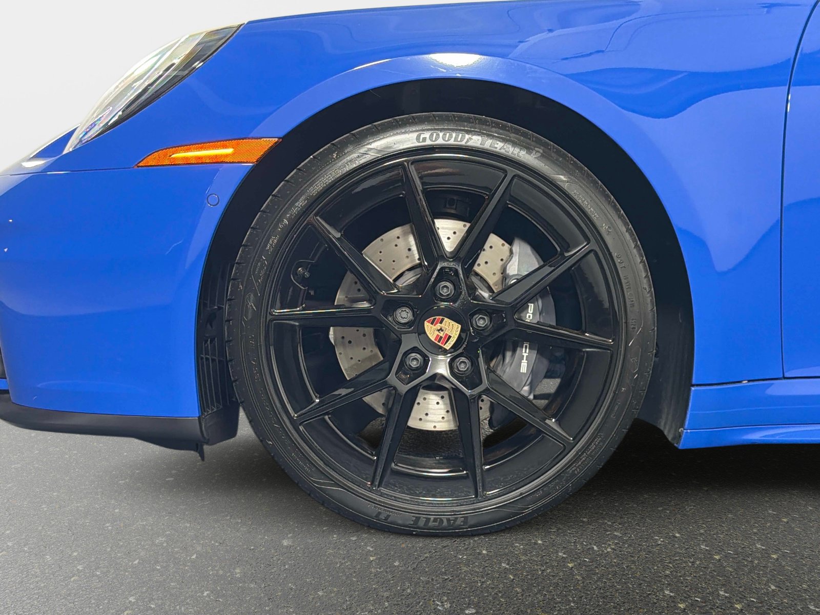 Used 2025 Porsche 911 Carrera RWD image 12