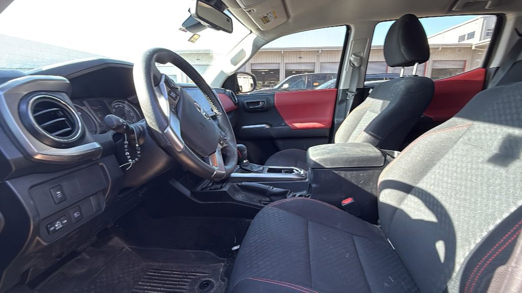 Used 2023 Toyota Tacoma SR5 w/ Technology Package image 4