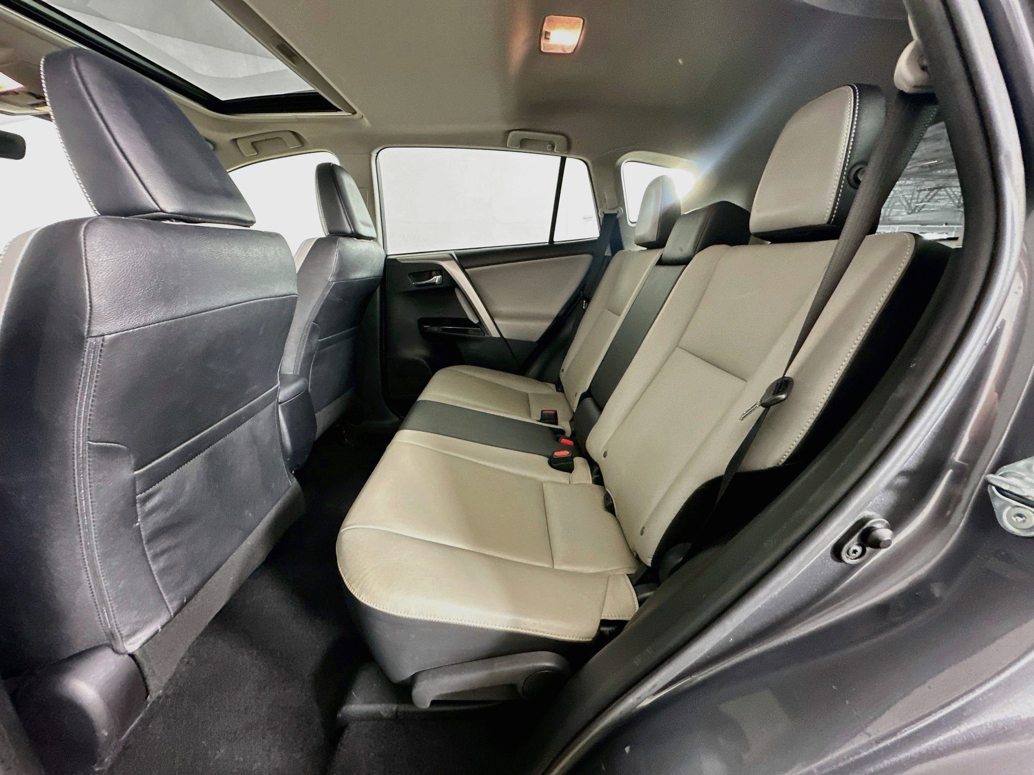 Used 2018 Toyota RAV4 Limited w/ Protection Package AWD/4WD image 29
