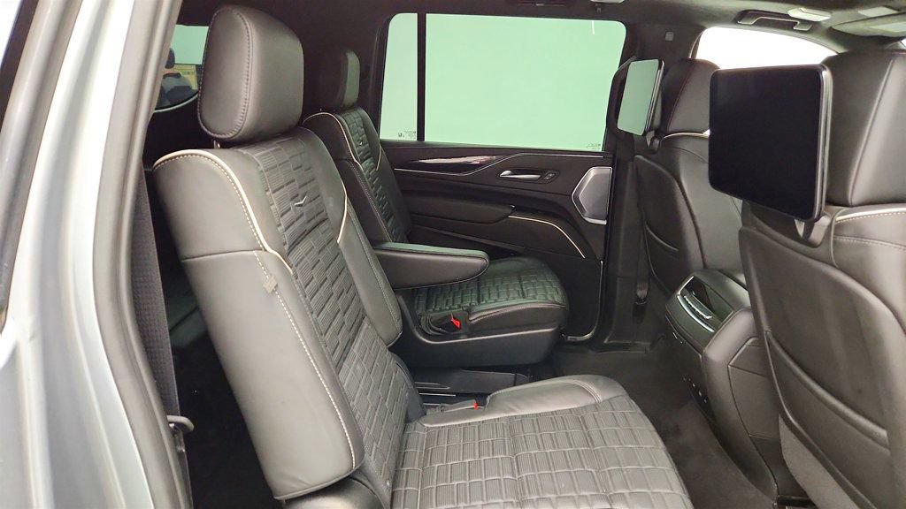 Used 2024 Cadillac Escalade ESV V w/ LPO, ONYX Package AWD/4WD image 27