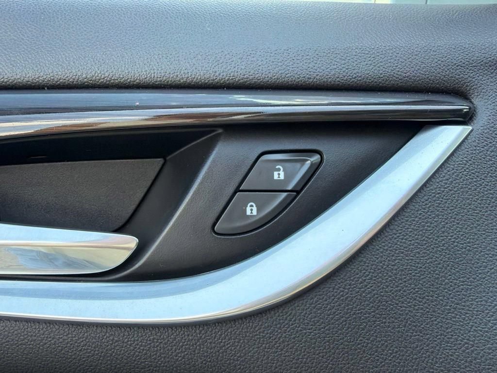 Used 2019 Buick Enclave Essence FWD image 31